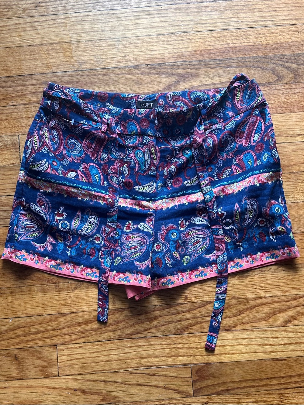 LOFT Navy Pink Paisley Tie Waist Shorts Lightweight Summer Size 6